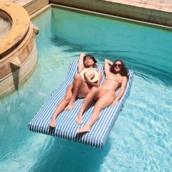 Double Regatta Lilo -Home Products Shop 211220 OliverJames 05 944 1296x d19b94f7 cf2b 4cdc 9849 c578116edc96