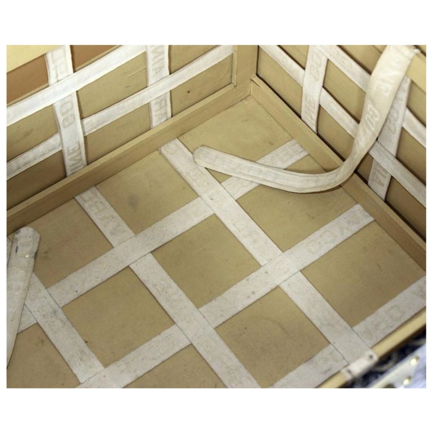 Hat Trunk With AFG Initials 6 Hat Trunk With AFG Initials - Image 4